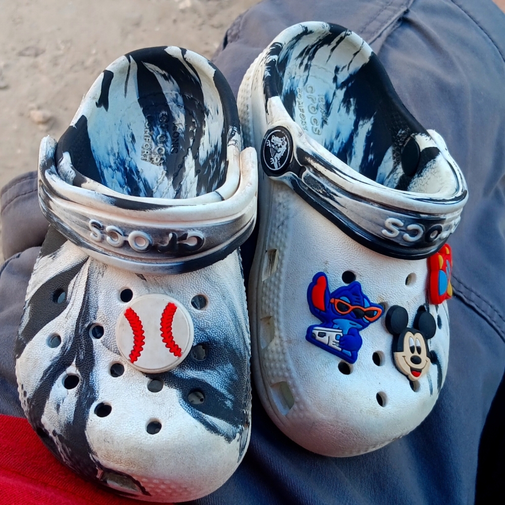 unisex crocs